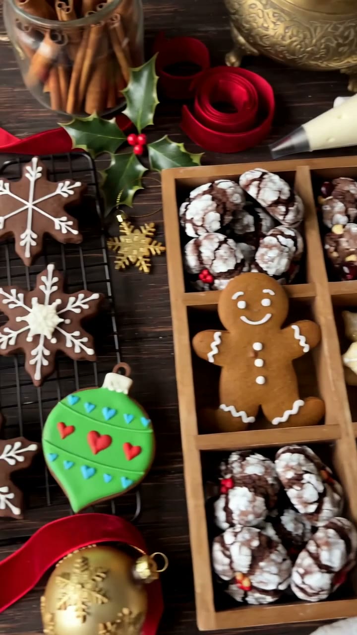 Christmas Baking by Joyce & Laura Klynstra — Holiday Baking Season In One Book